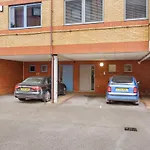 Sovereign Gate - 2 Double Bedroom Apartment In Portsmouth City Centre